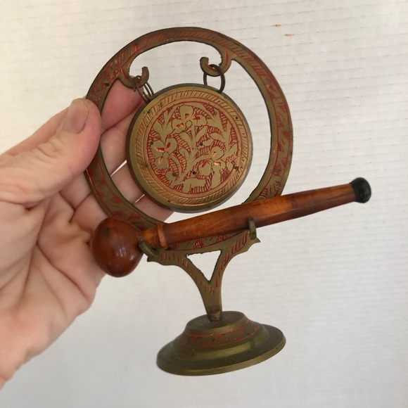 Vtg Etched Brass Tabletop Gong Style Dinner Bell - Picture 9 of 10